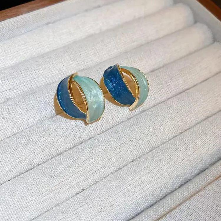 Regal Stud Earring