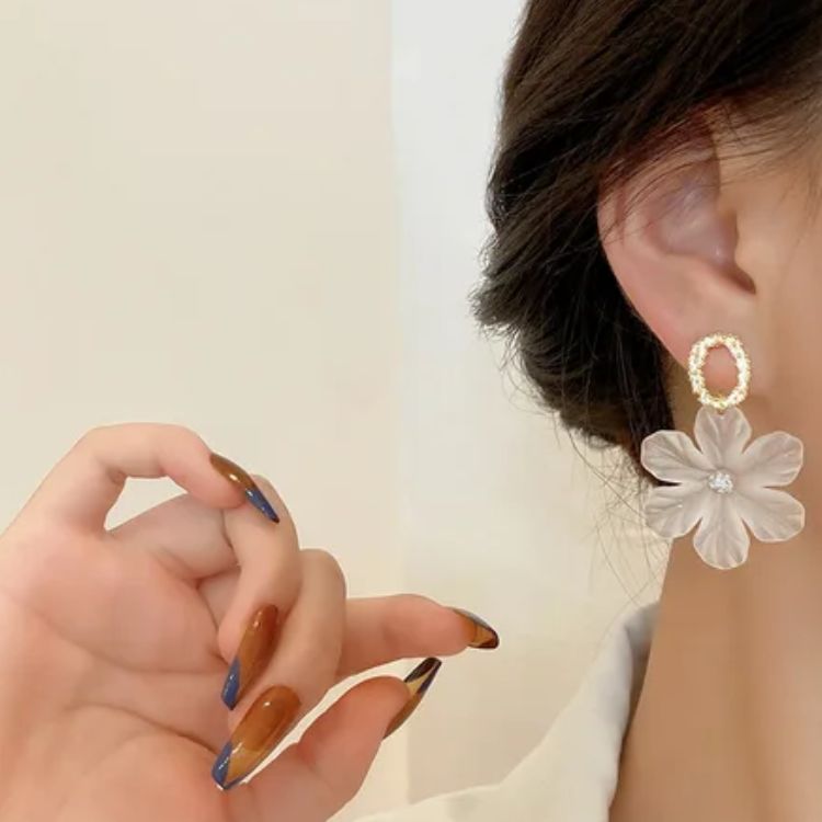 Cozy Crystal Flower Earrings