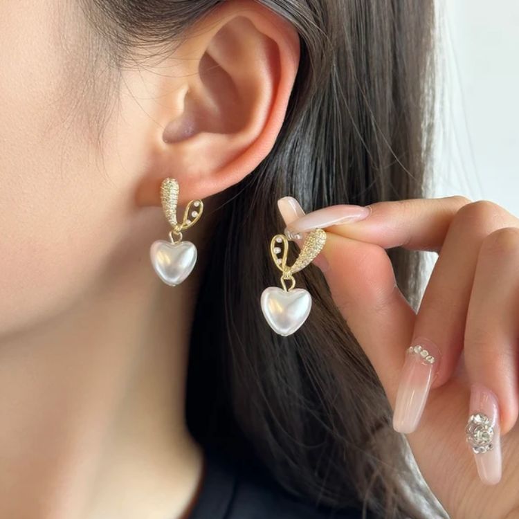 Bling Blogger Pearl Heart Earrings