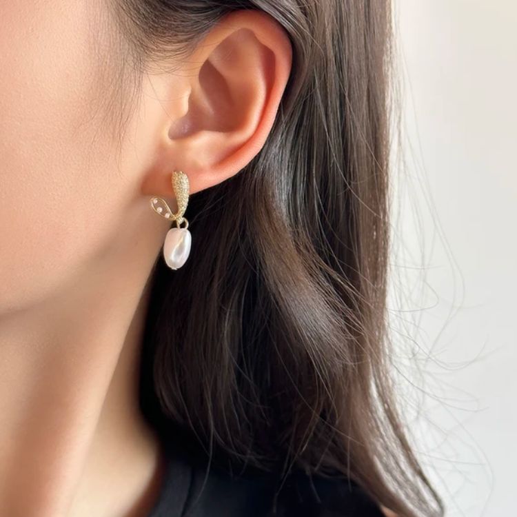 Bling Blogger Pearl Heart Earrings