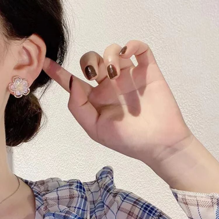 Minimal Flower Earrings