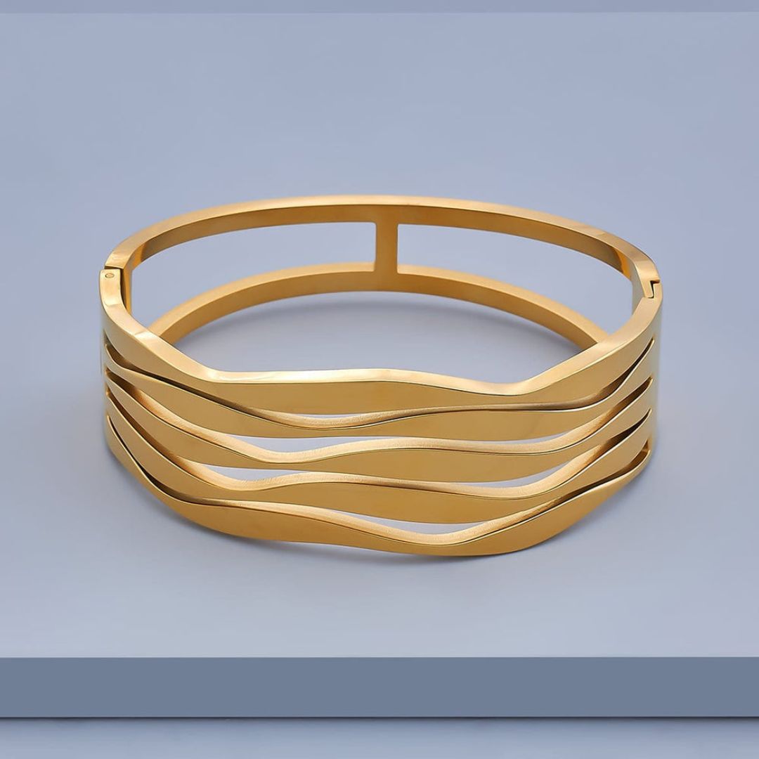 Ribbed gold cuff bracelet