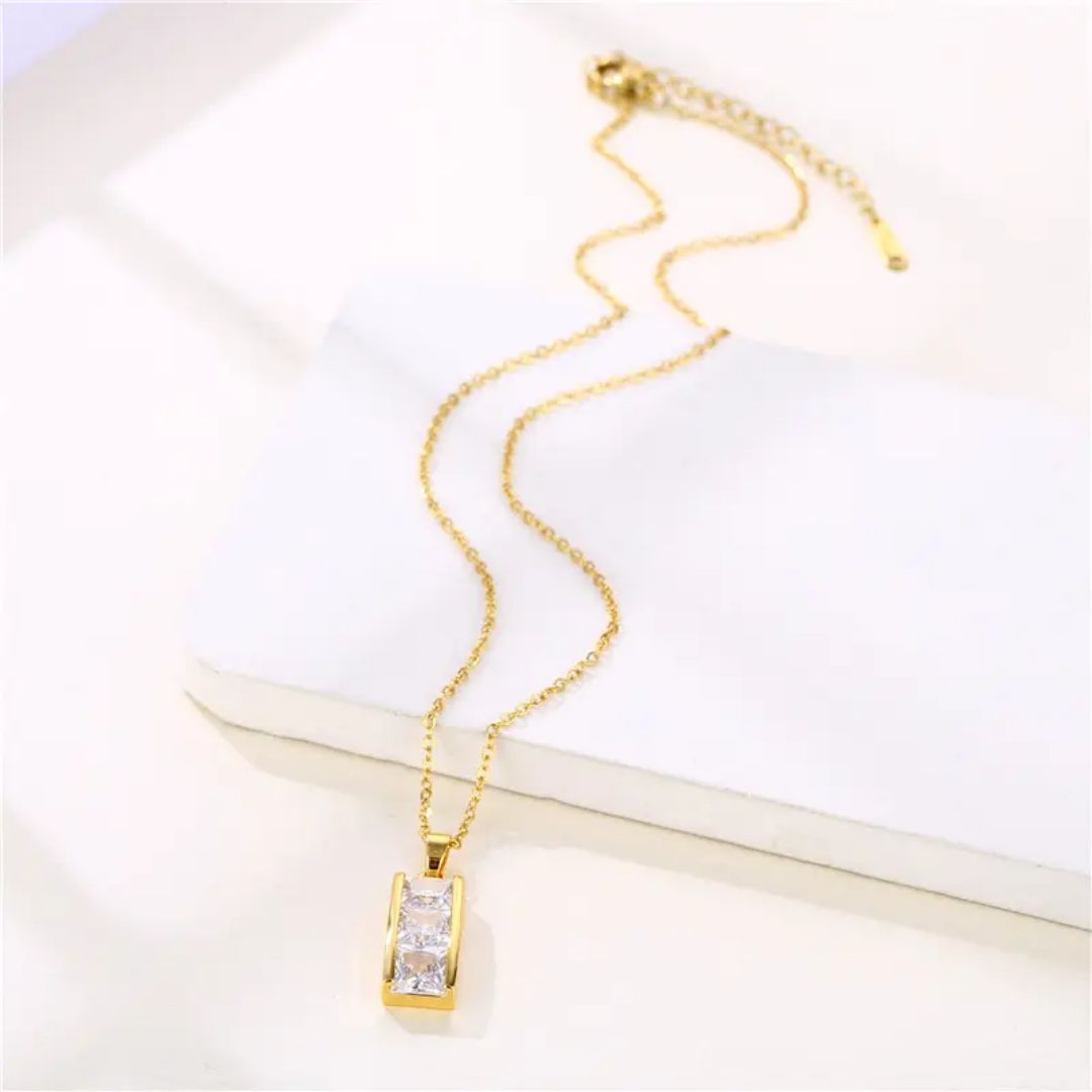 Serena Strand Neckpiece