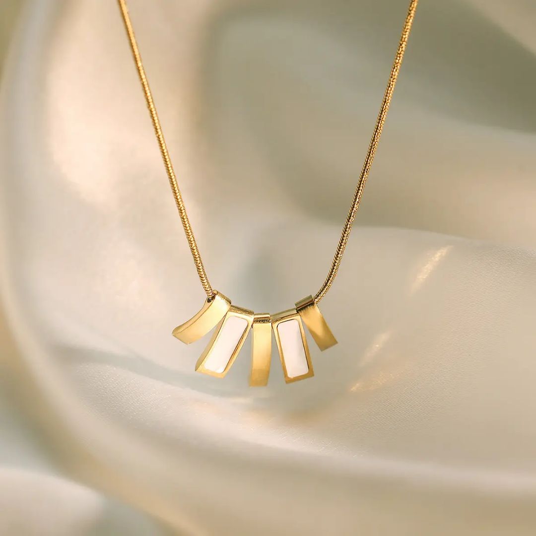 Velora Shine Neckpiece
