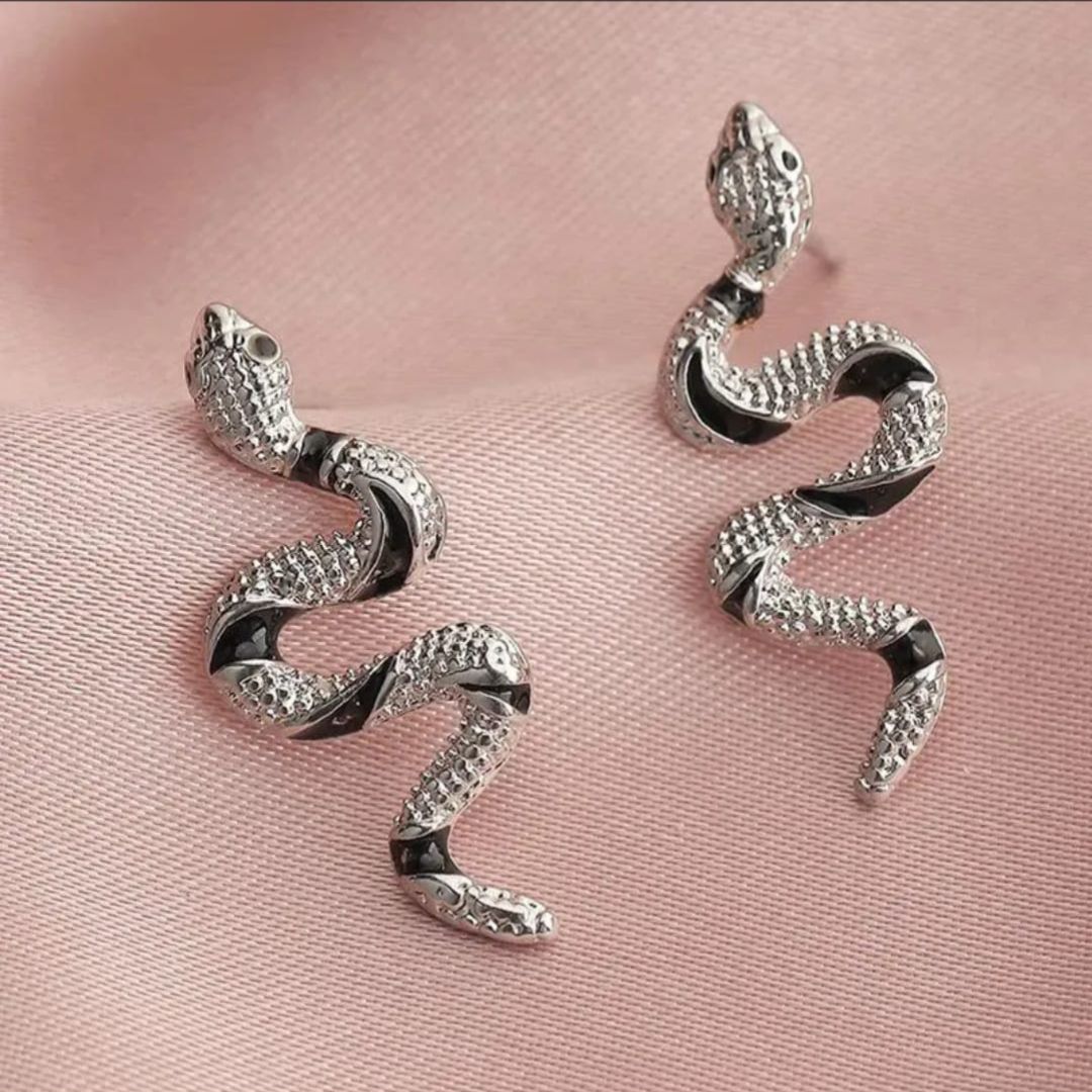 Dainty Chic Snake Earrings