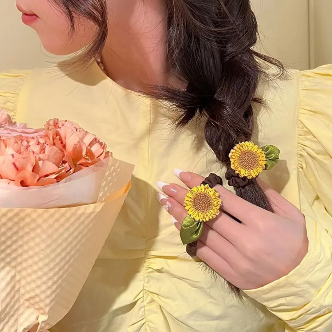 The Sunflower Sweetheart Scrunchie (Pack of 1)
