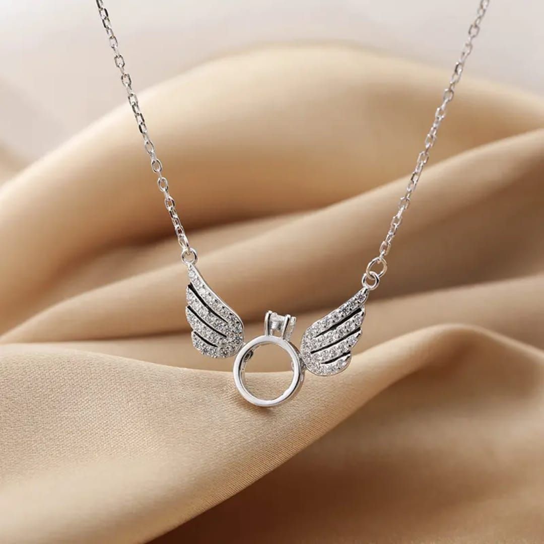 Fly High Heart Neckpiece
