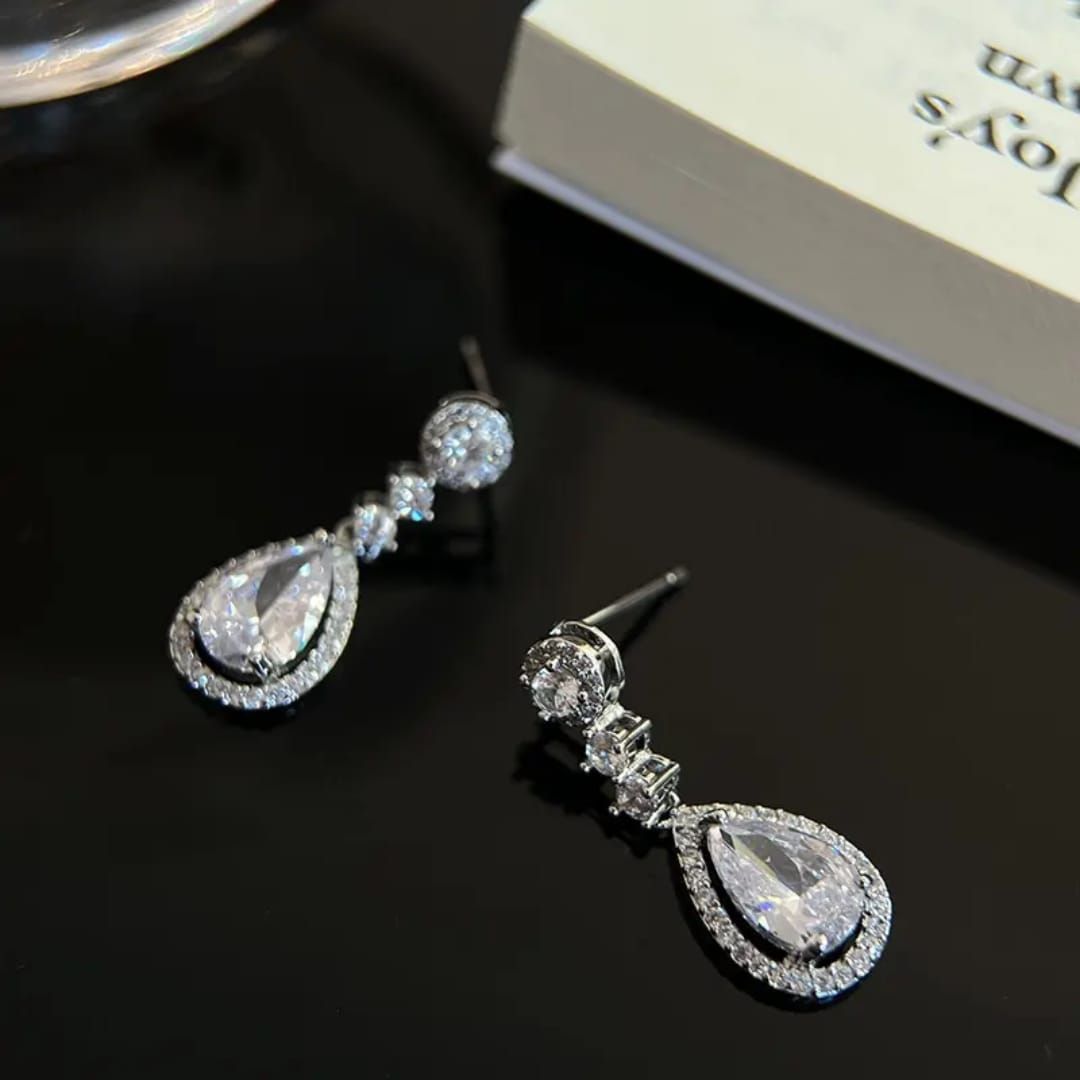 Stilla Drop Earrings