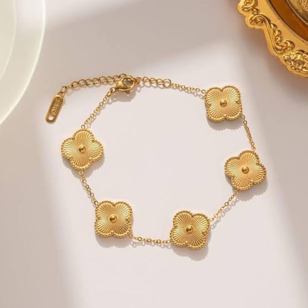 Blazing Clover Chain Bracelet