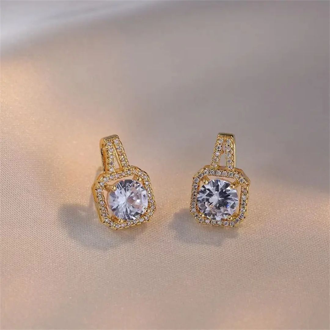 Glamour Gleam Necklace Set