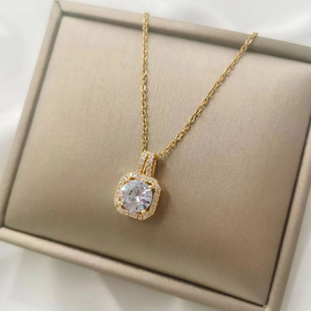 Glamour Gleam Necklace Set