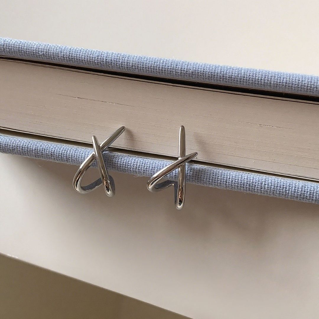 Criss-Cross Stud Earring