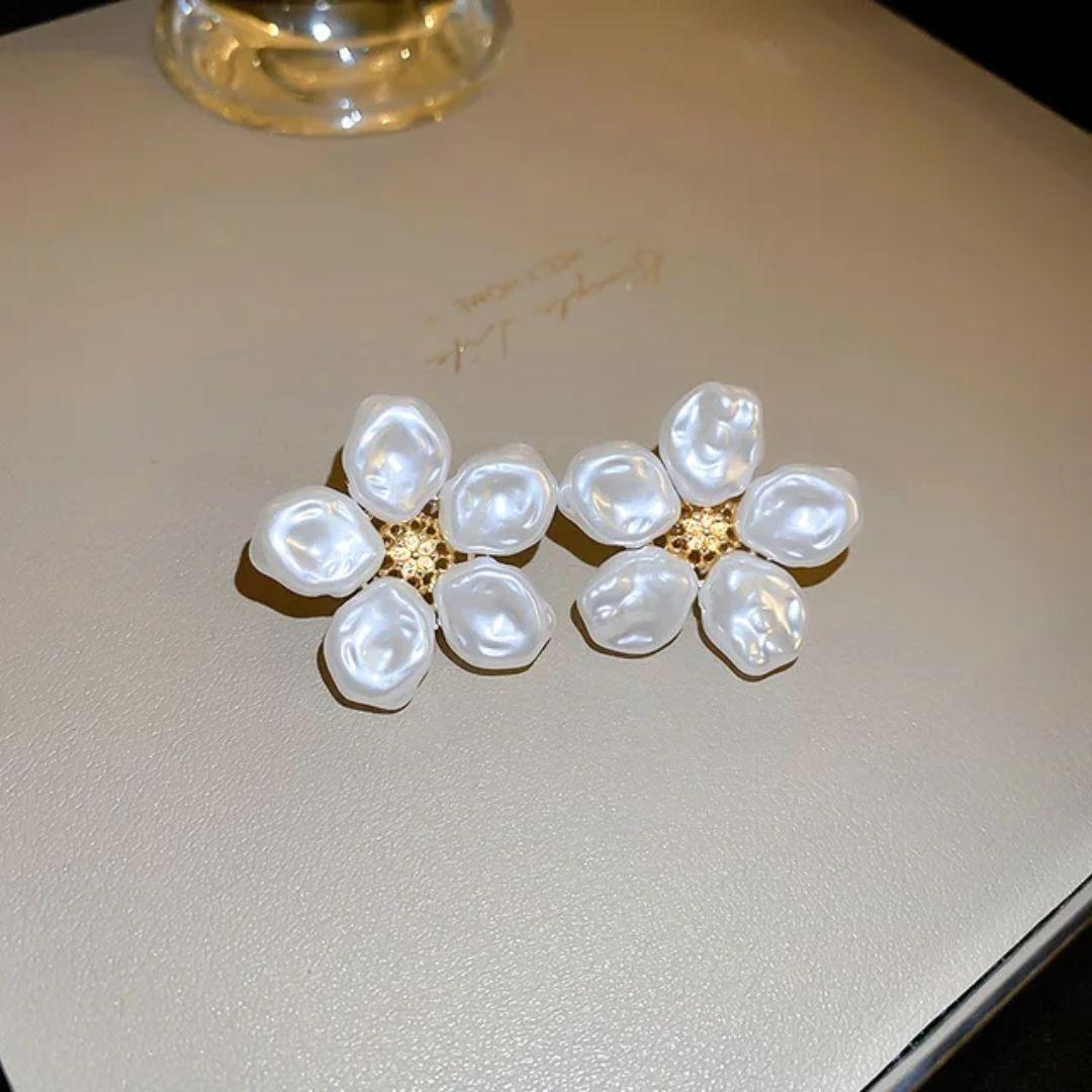 A Pearl Of Flower Earrings