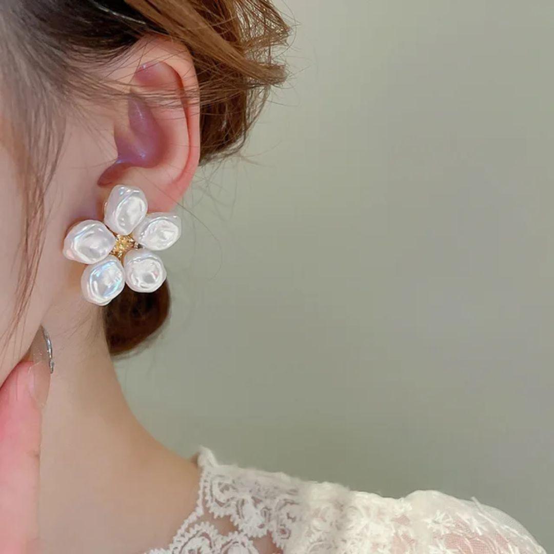 A Pearl Of Flower Earrings