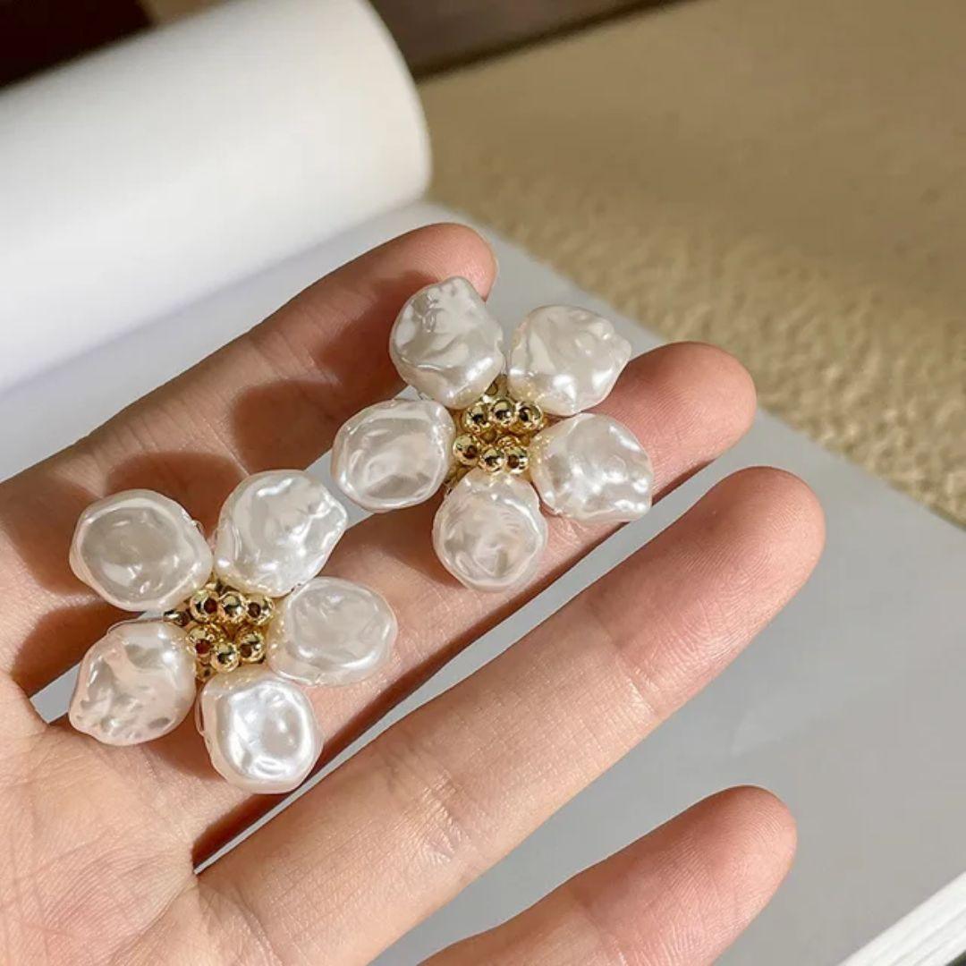 A Pearl Of Flower Earrings