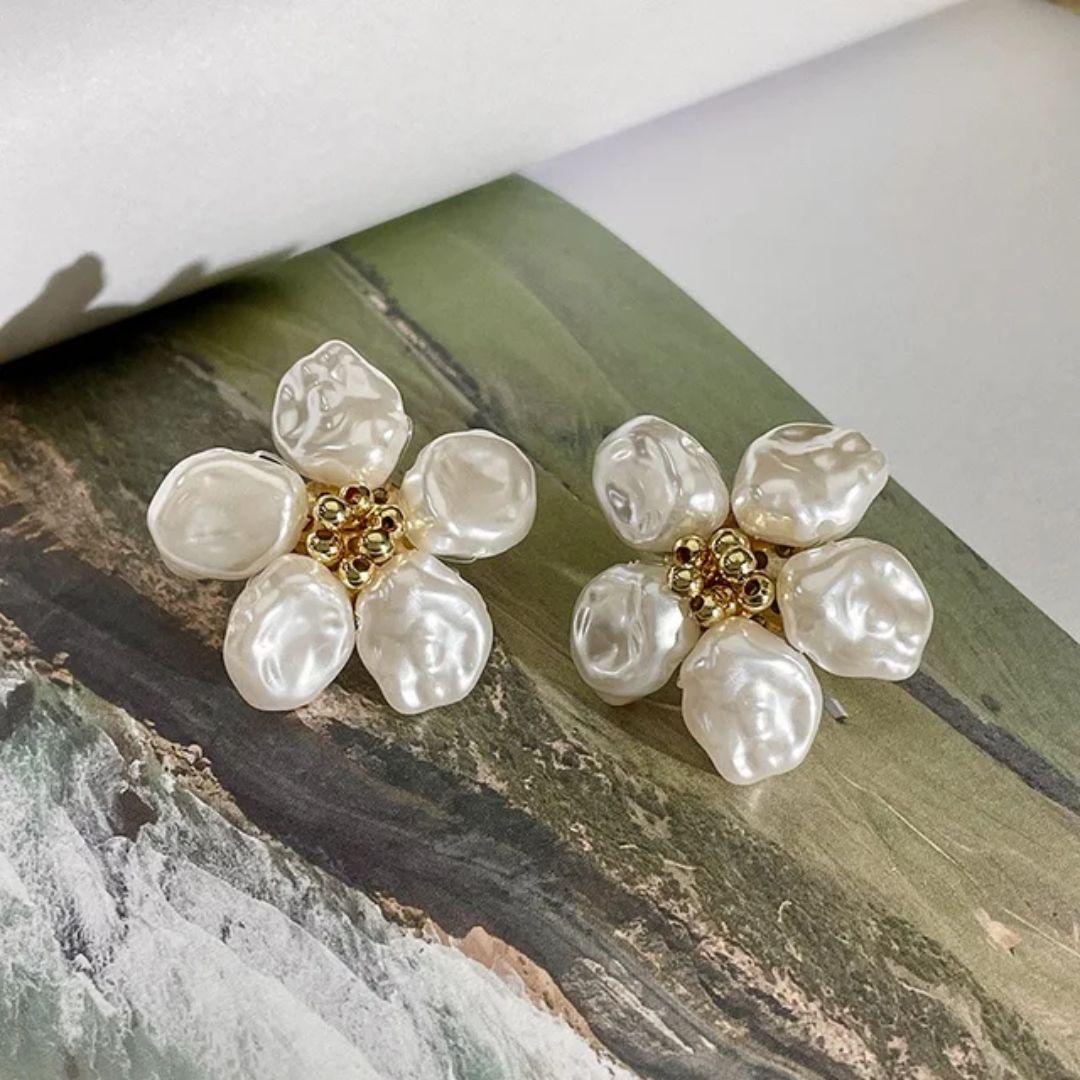 A Pearl Of Flower Earrings