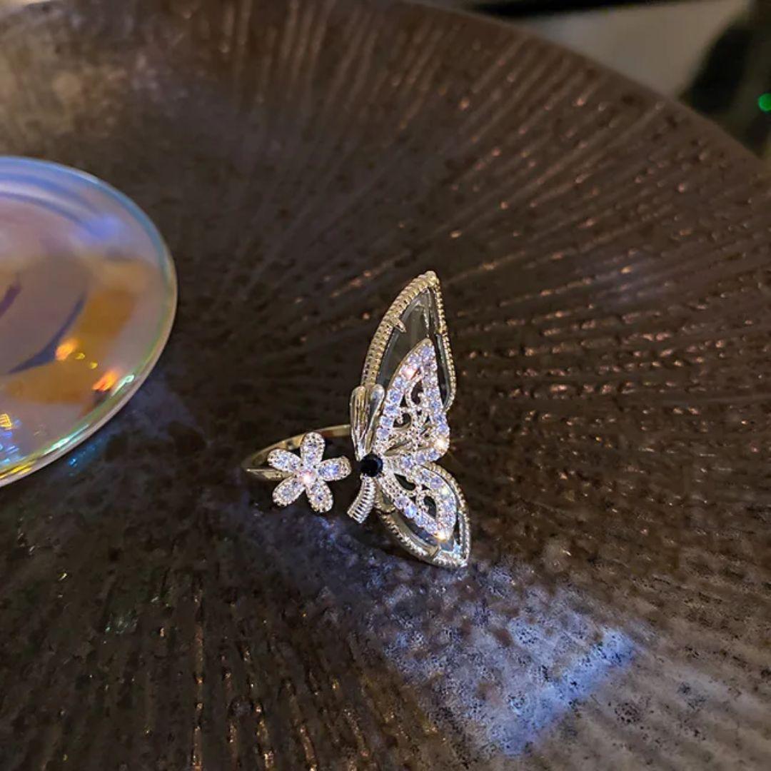Float like a butterfly Ring