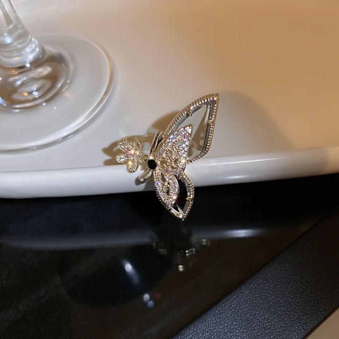 Float like a butterfly Ring