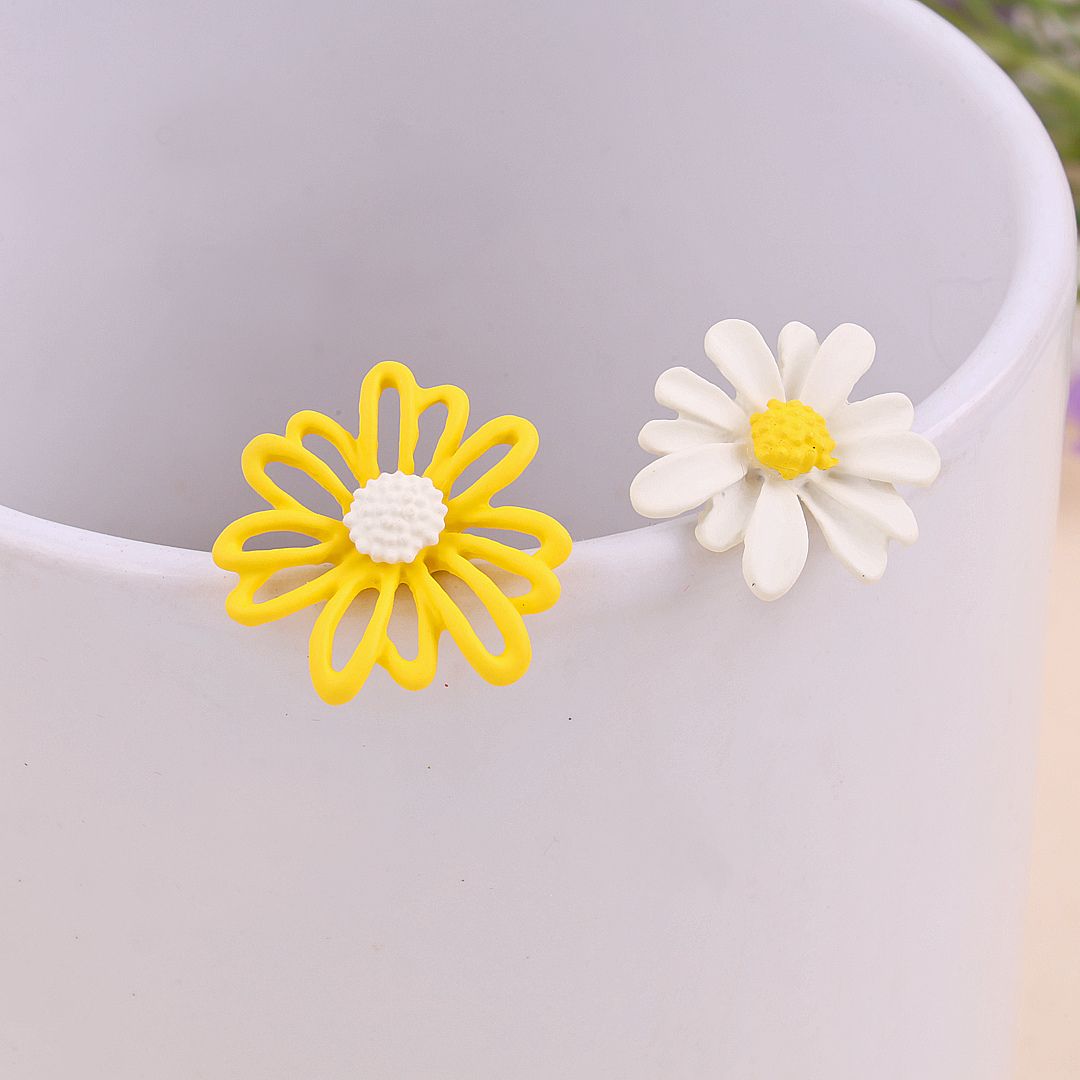 Mismatched Daisy Earrings