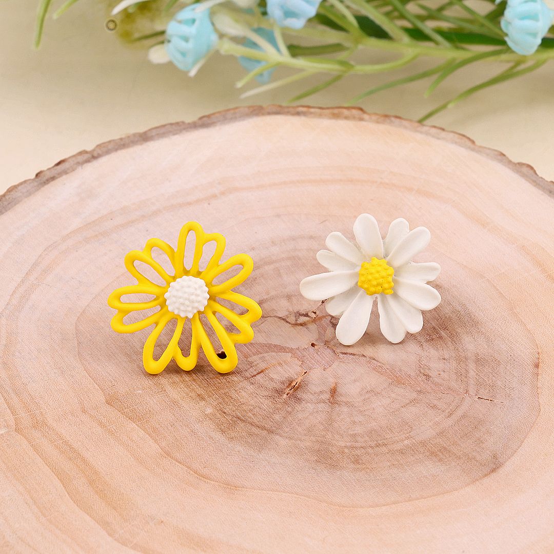 Mismatched Daisy Earrings