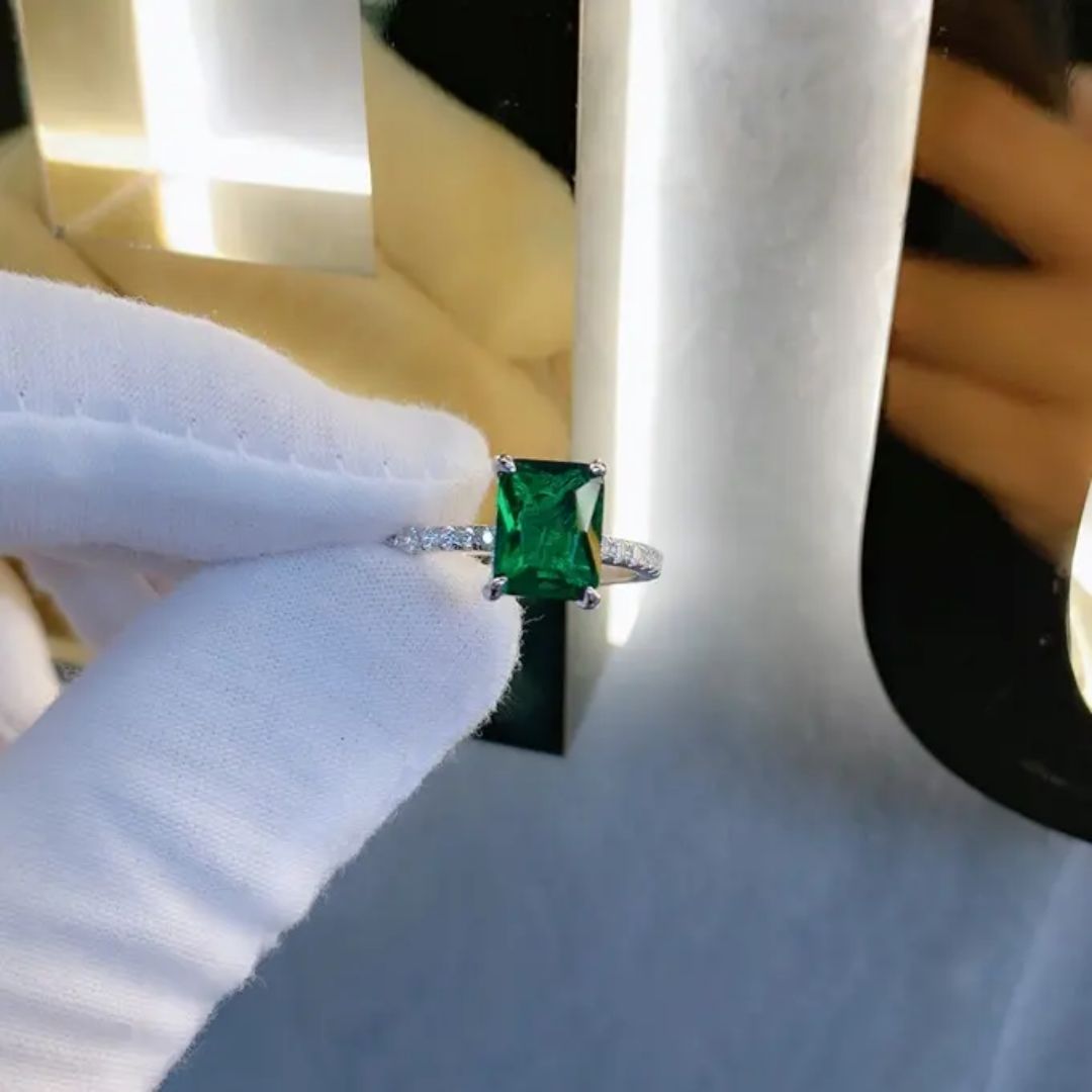 Gracious Green Ring