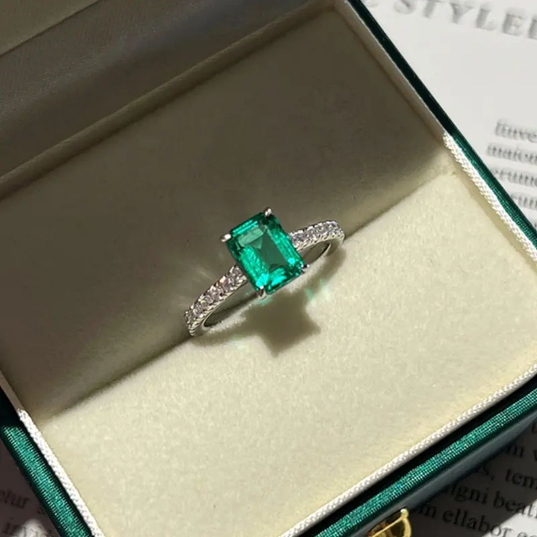 Gracious Green Ring