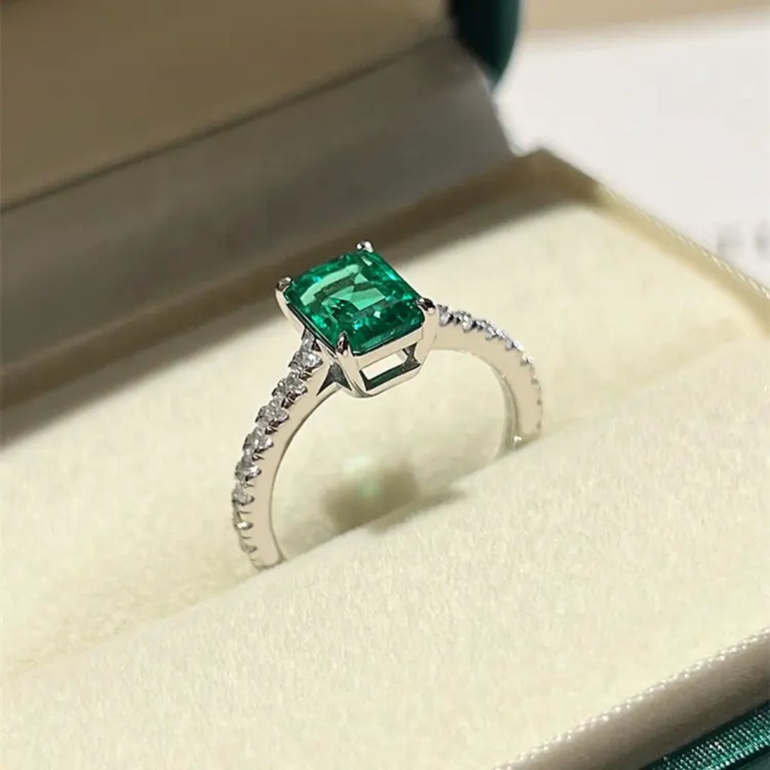 Gracious Green Ring