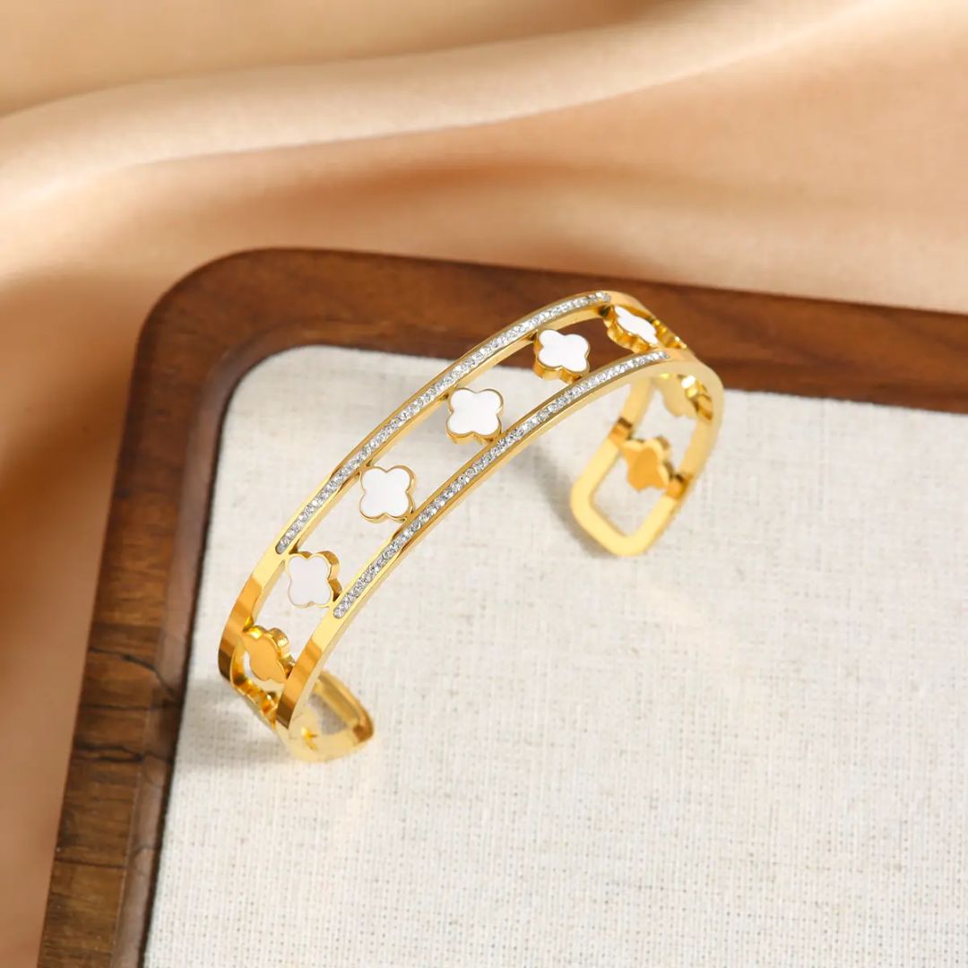 Sparkling Clover Bracelet