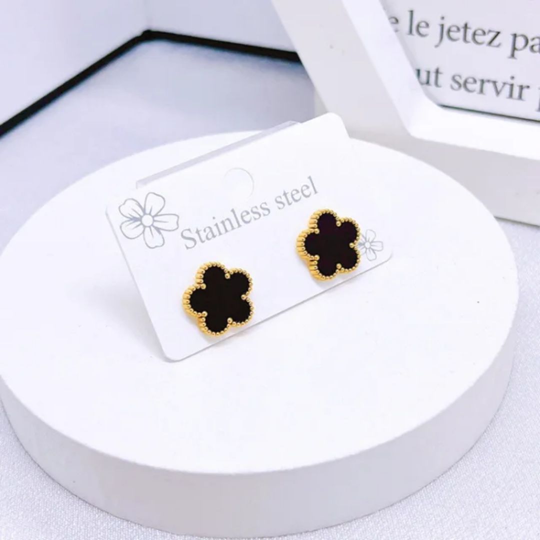 Clover Radiance Necklace Set