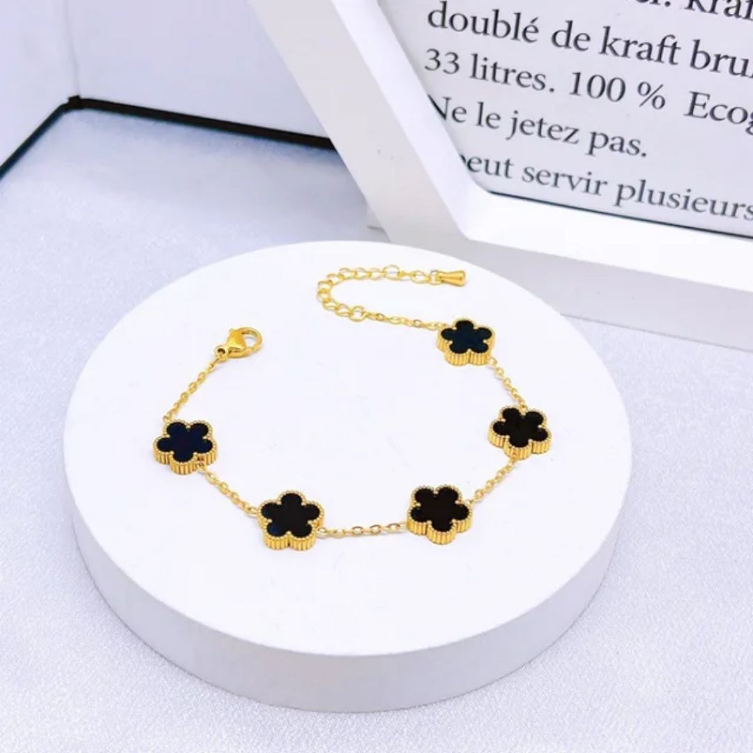 Clover Radiance Necklace Set
