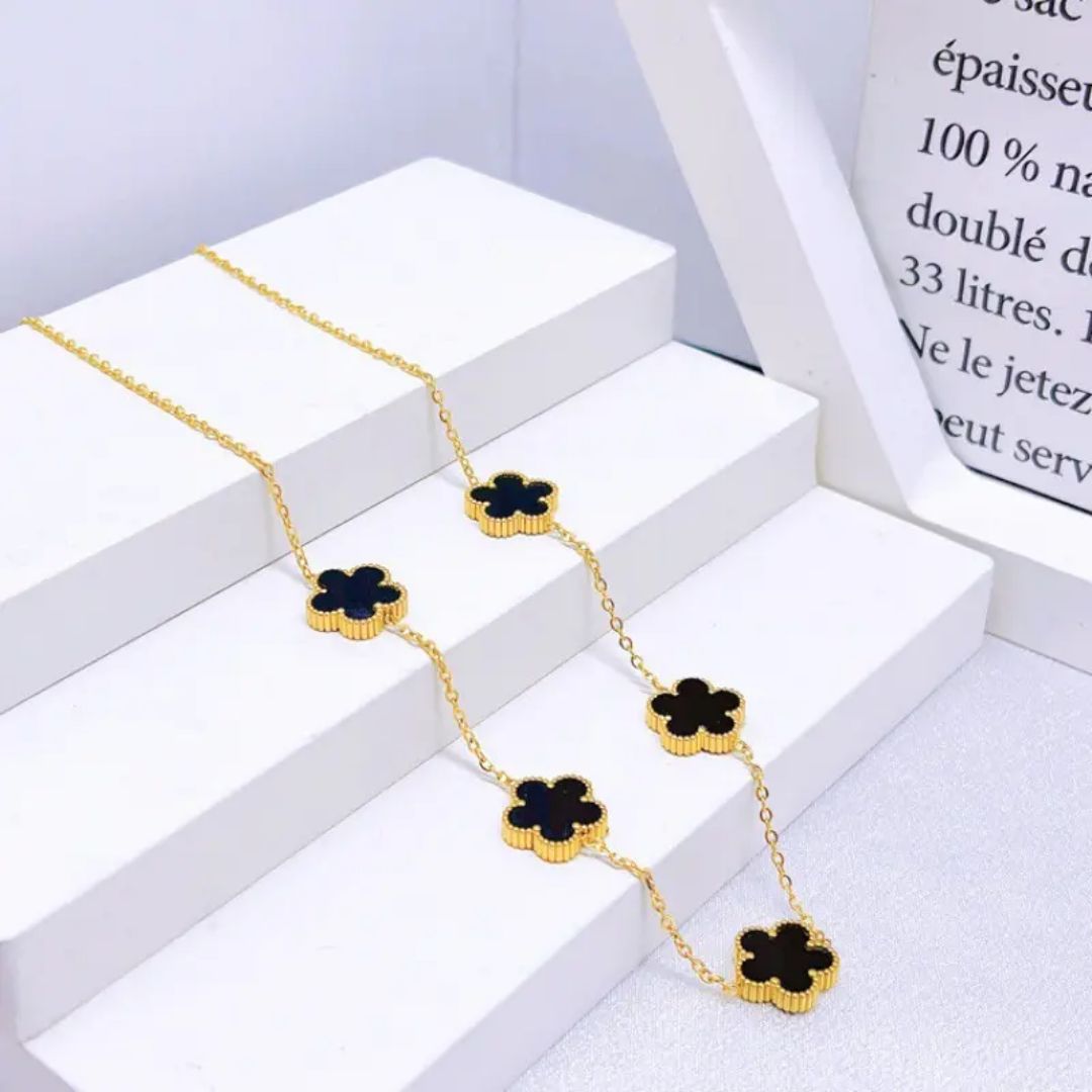 Clover Radiance Necklace Set