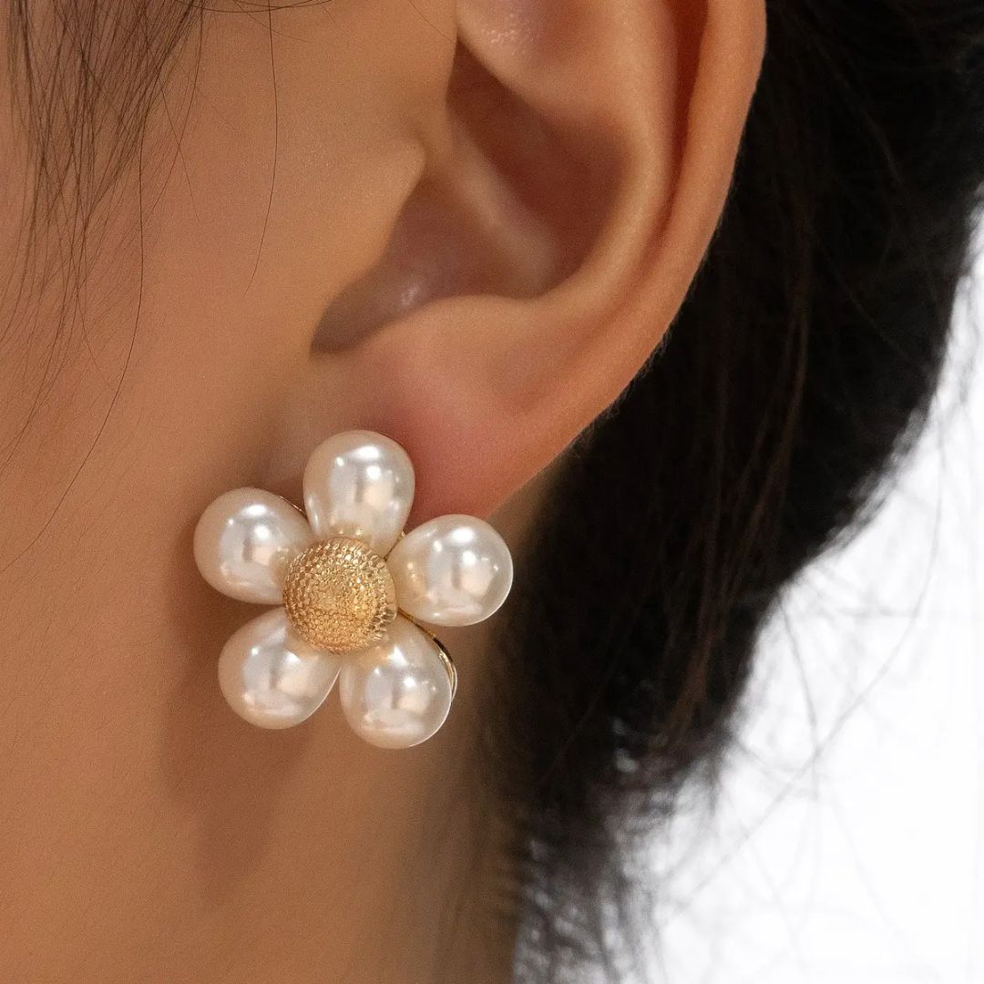 Daisy Pearl Studs Earring