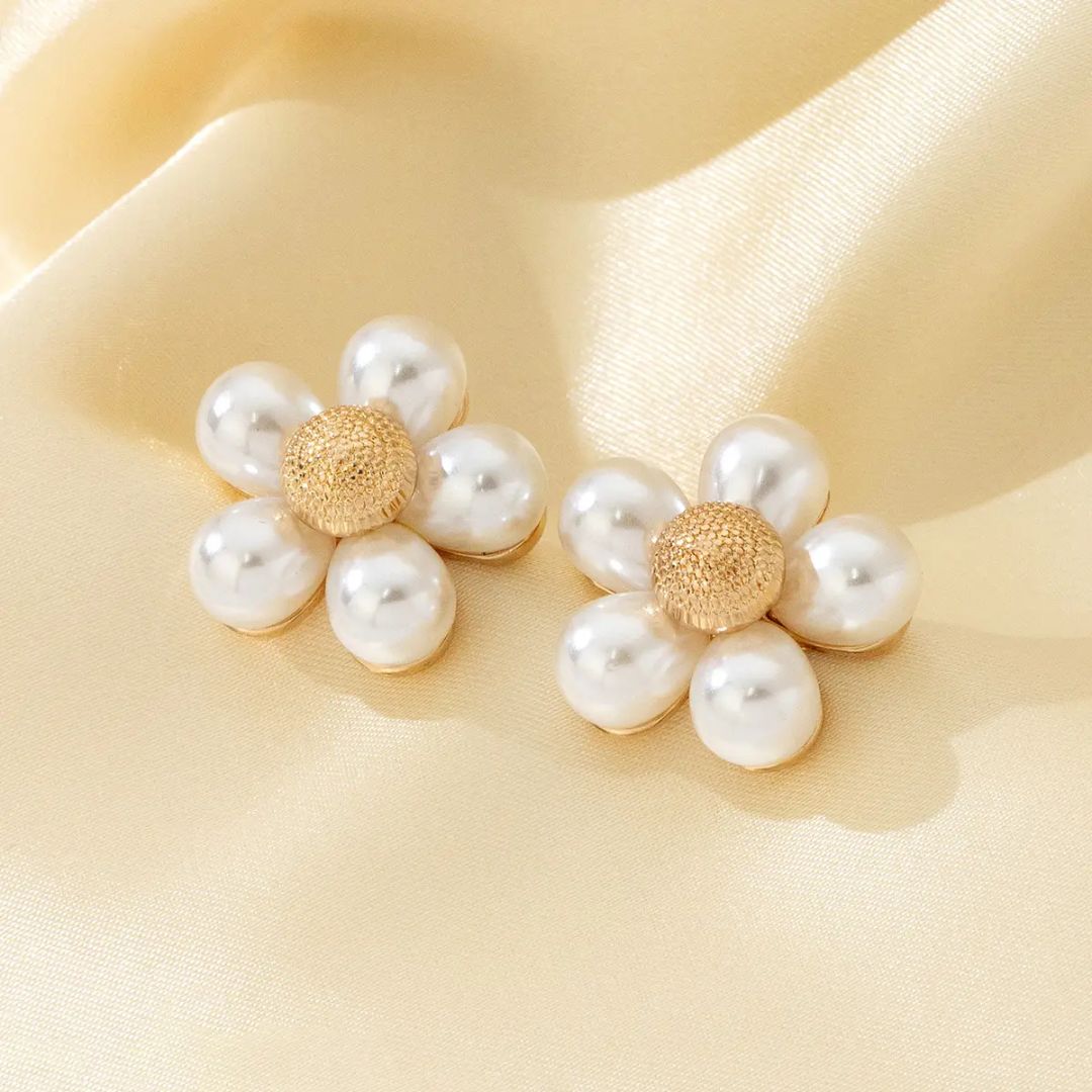 Daisy Pearl Studs Earring