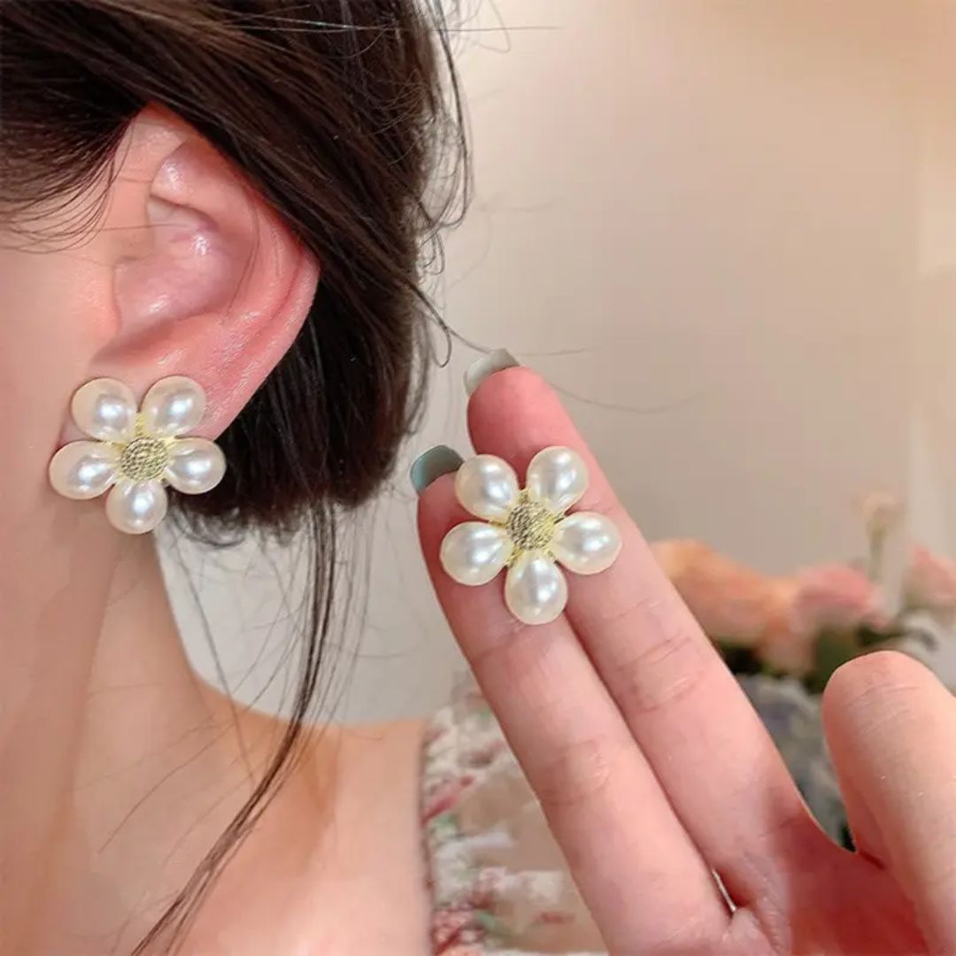 Daisy Pearl Studs Earring