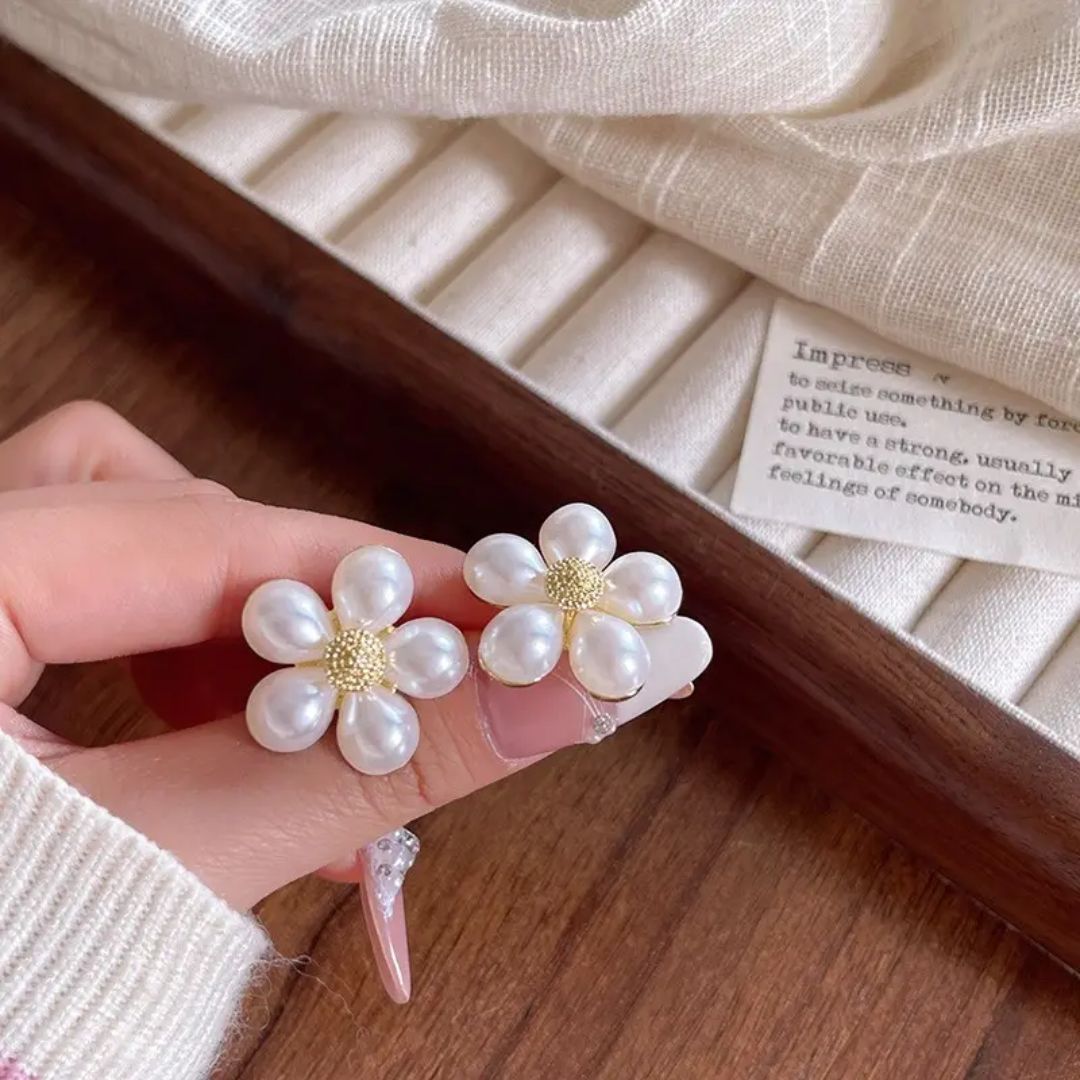 Daisy Pearl Studs Earring