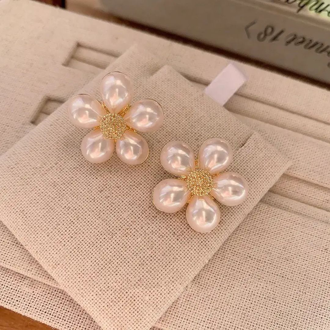 Daisy Pearl Studs Earring