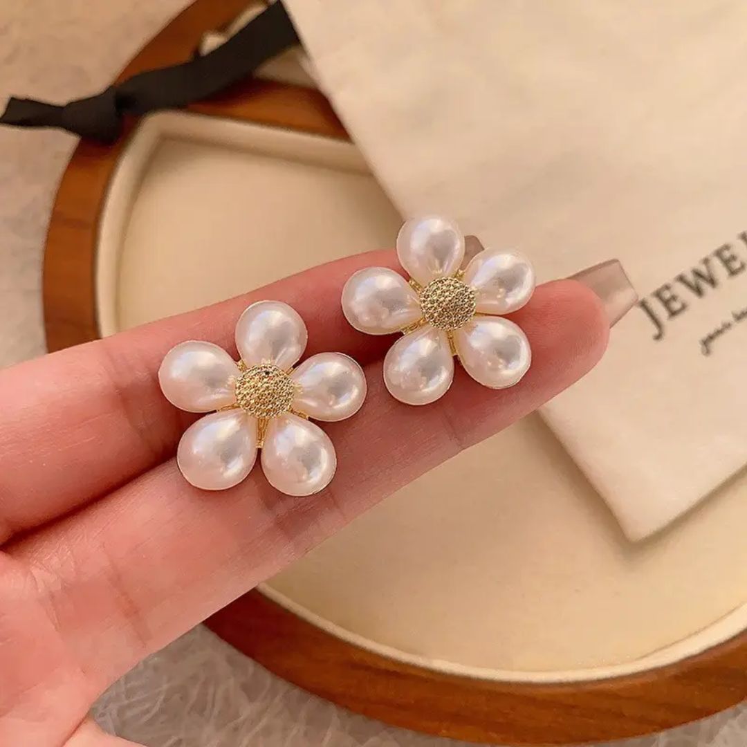 Daisy Pearl Studs Earring