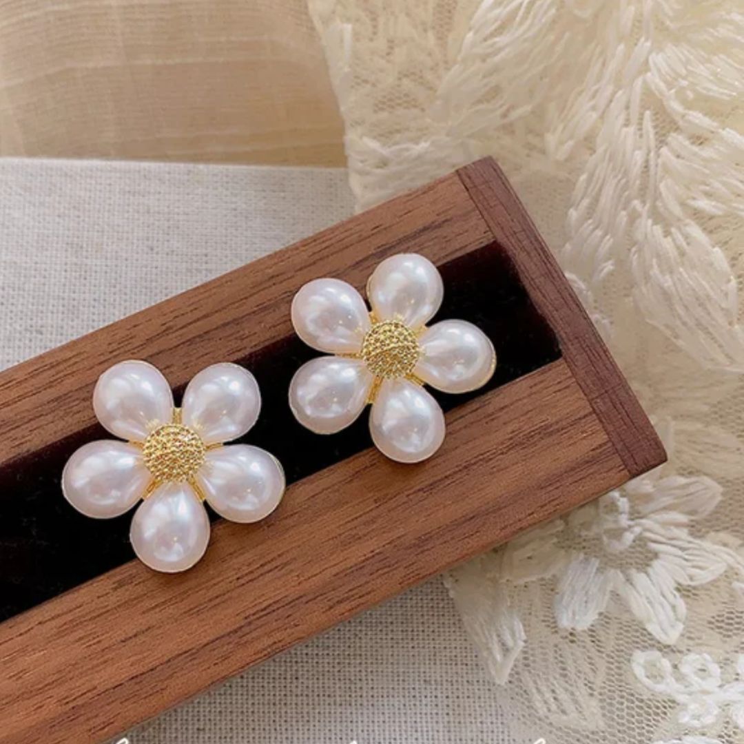 Daisy Pearl Studs Earring