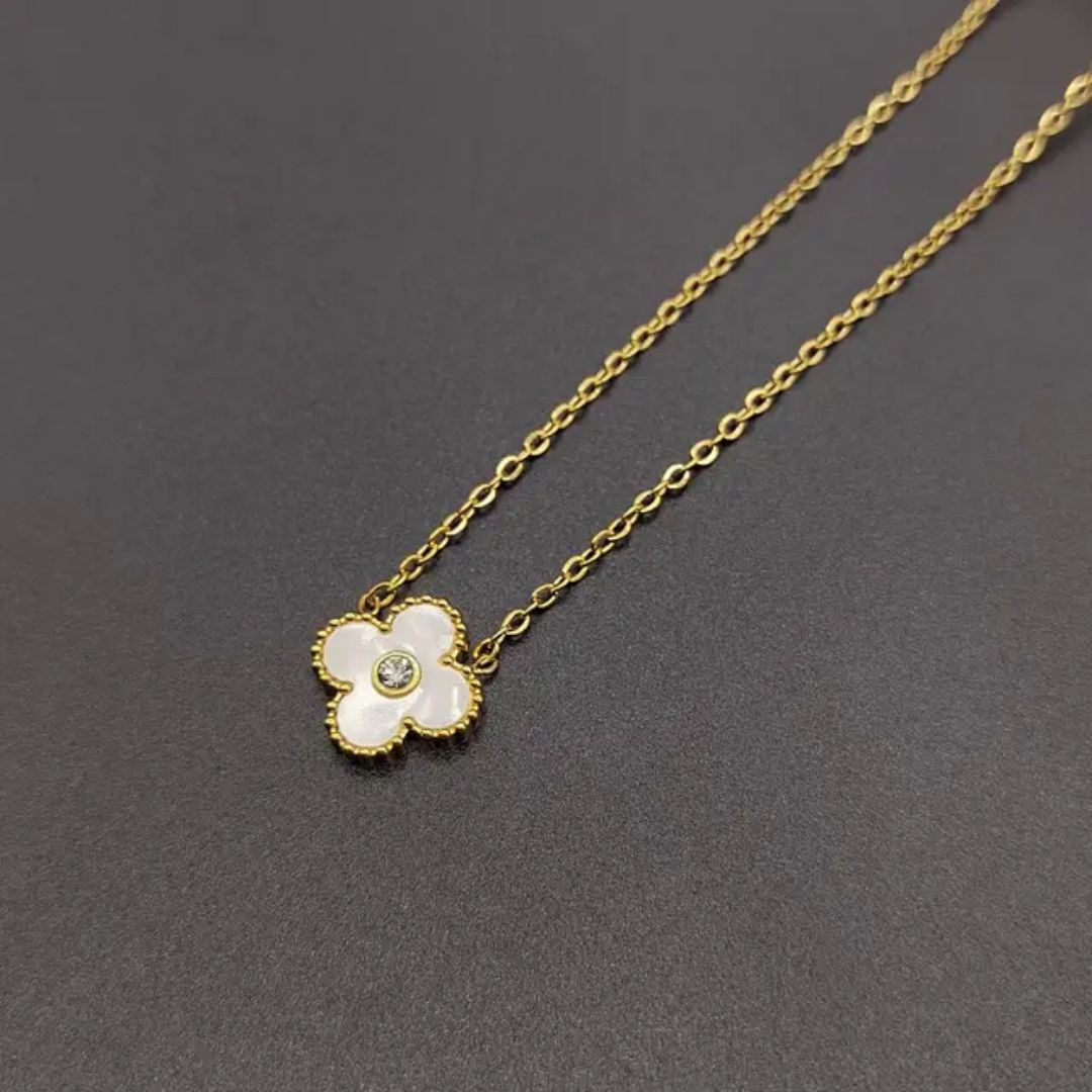 Elegant Clover Neckpiece