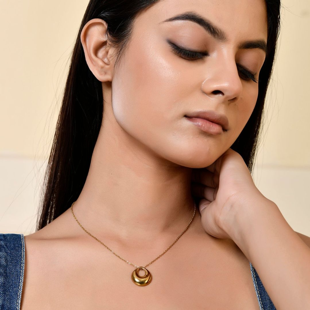 Minimalist Curve Statement Necklace