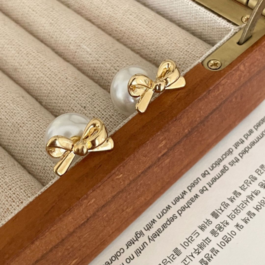 Classic Bowknot Pearl Earring