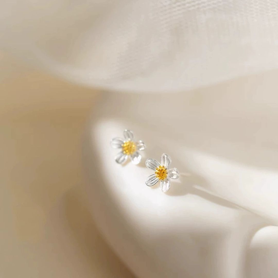 Mini Daisy Stud Earring