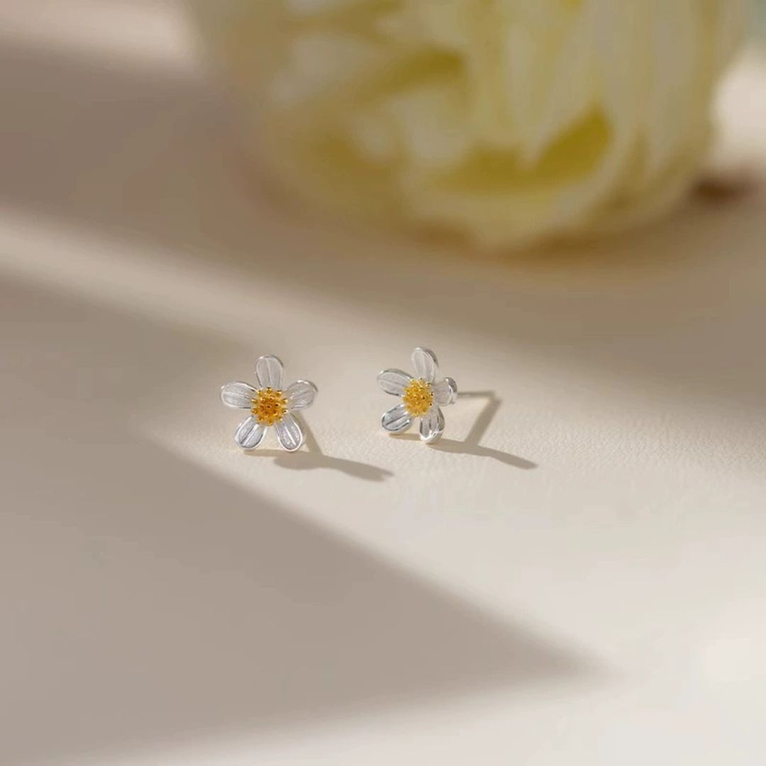 Mini Daisy Stud Earring