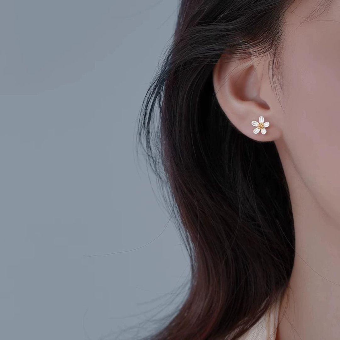 Mini Daisy Stud Earring