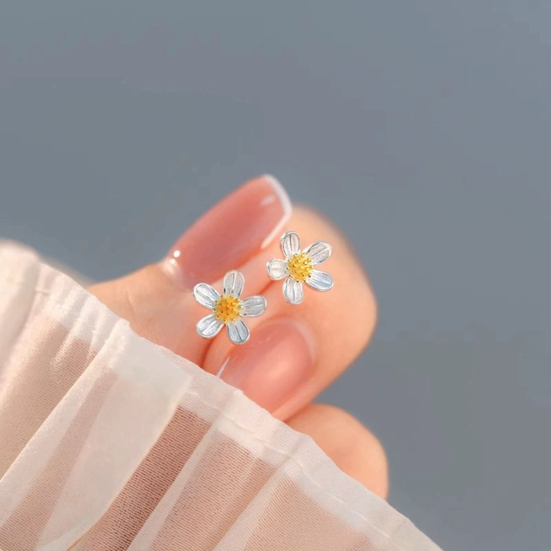 Mini Daisy Stud Earring
