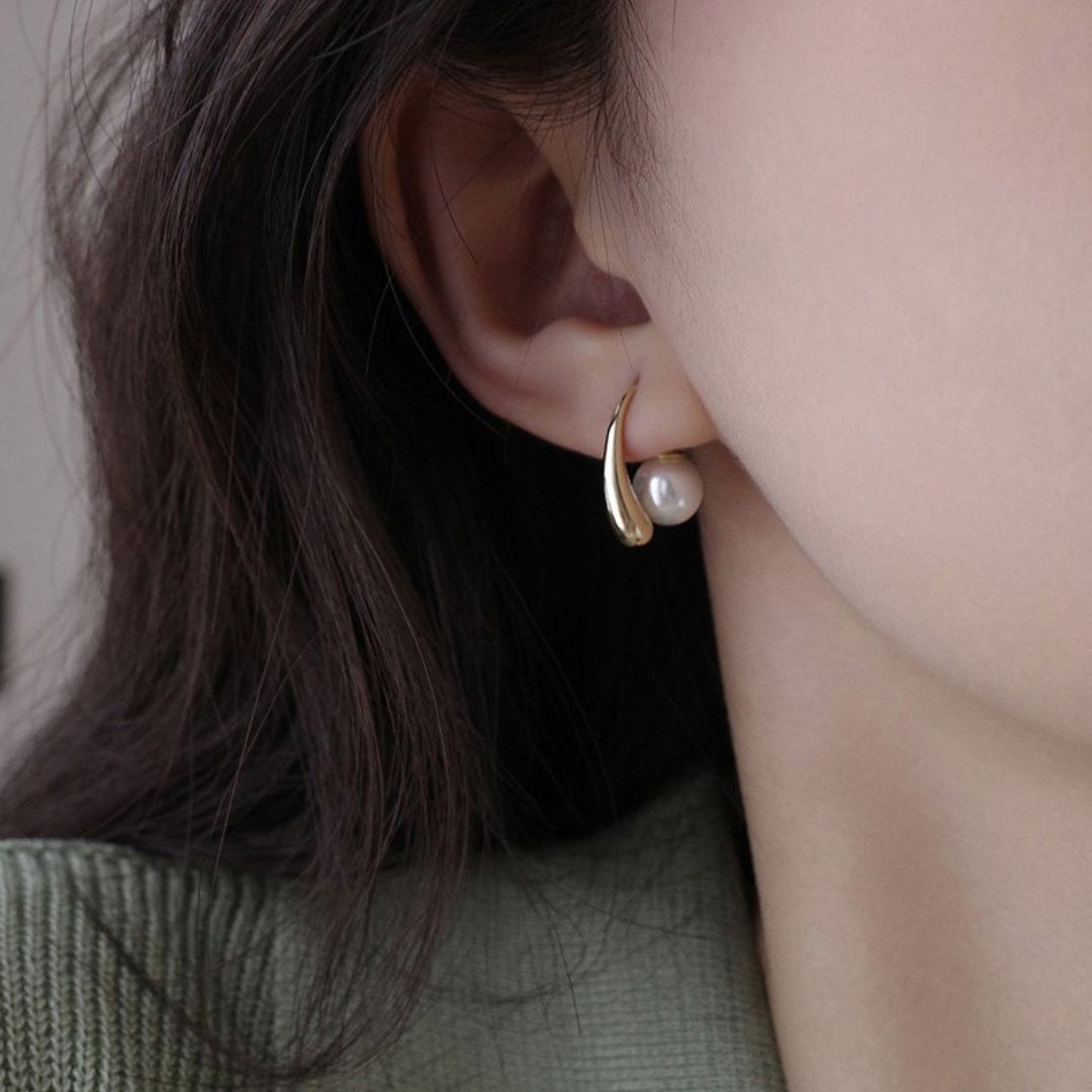 Sleek Pearl Drops Earring