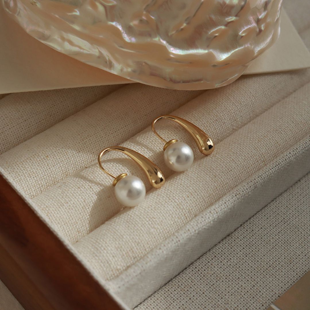 Sleek Pearl Drops Earring
