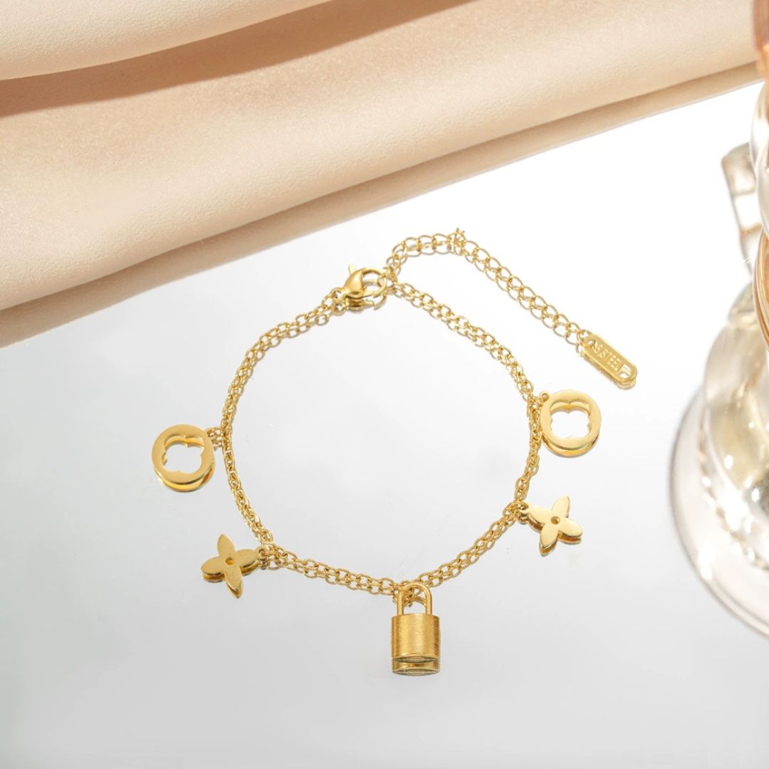 Aurelia Clover Charm Chain Necklace