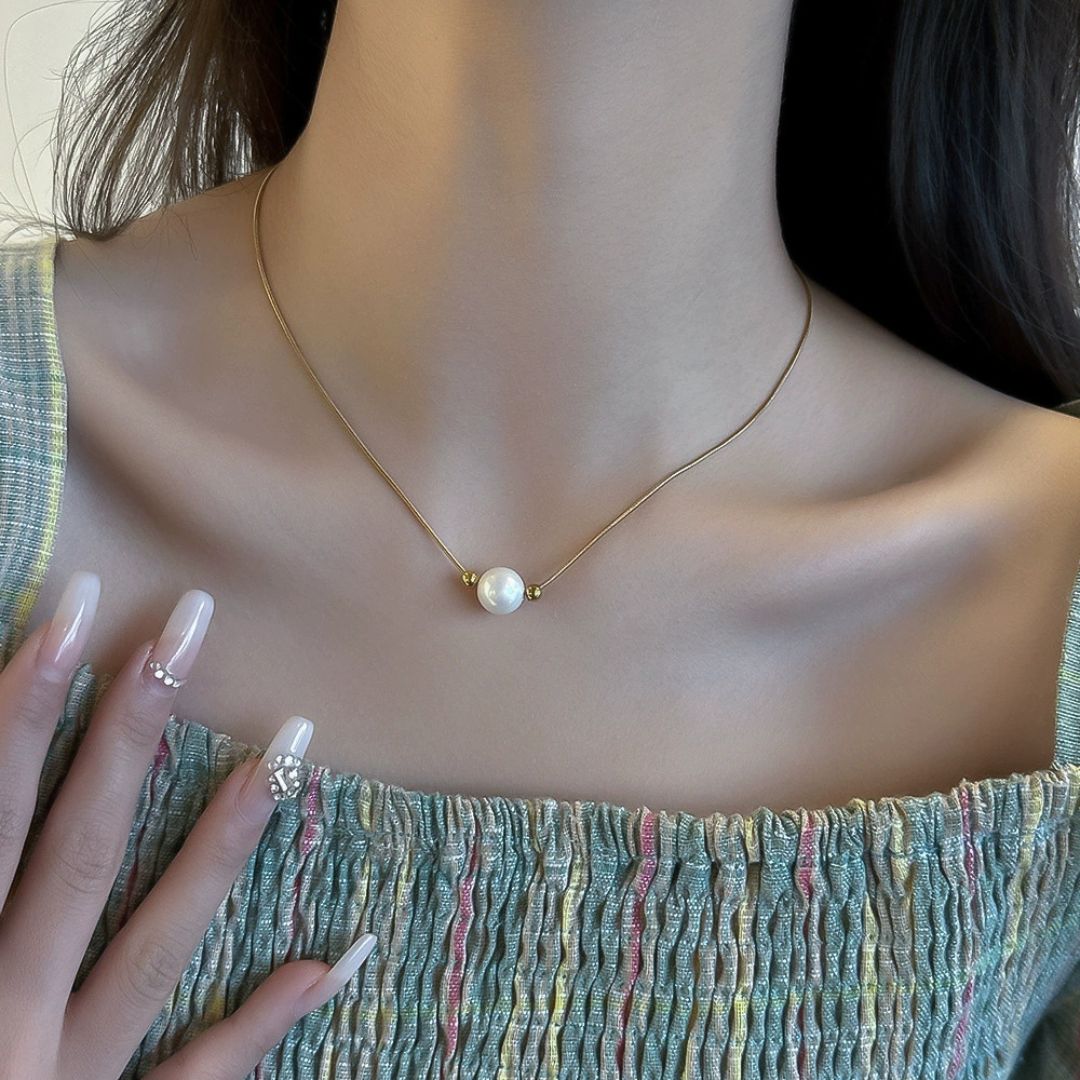 Golden Flow Pearl Necklace