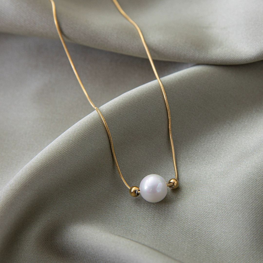 Golden Flow Pearl Necklace